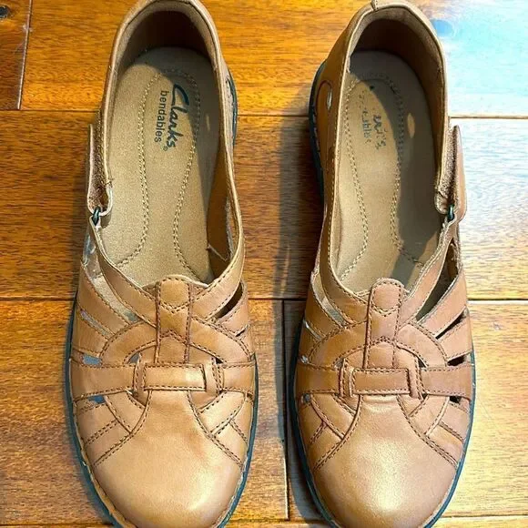 Clarks Bendable Loafer - Picture 5 of 9